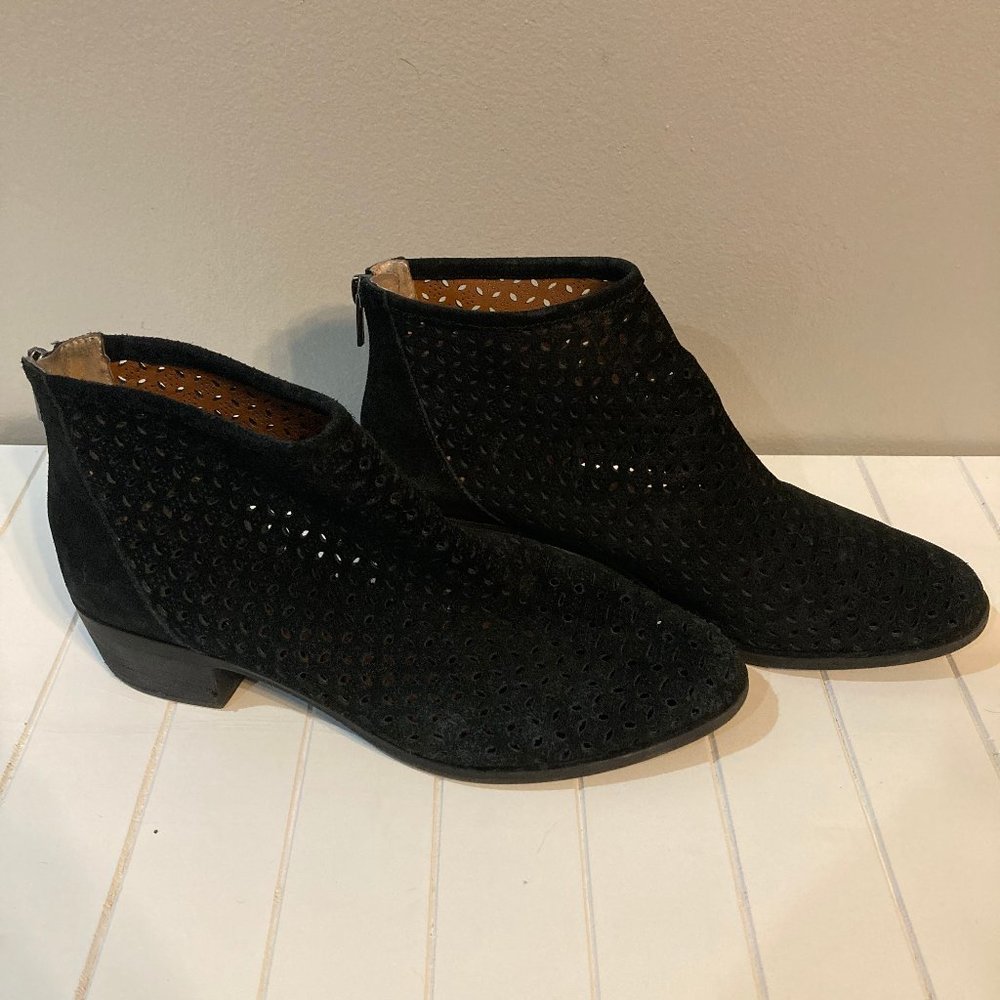 Lucky Brand Bergyn Laser Cut Suede Ankle Booties - Size 11